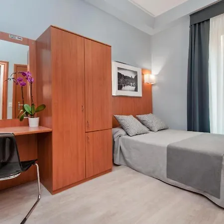 Reyes & Hotell *