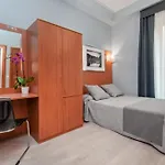 Reyes & Hotel *