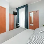 Hotel Reyes & *
